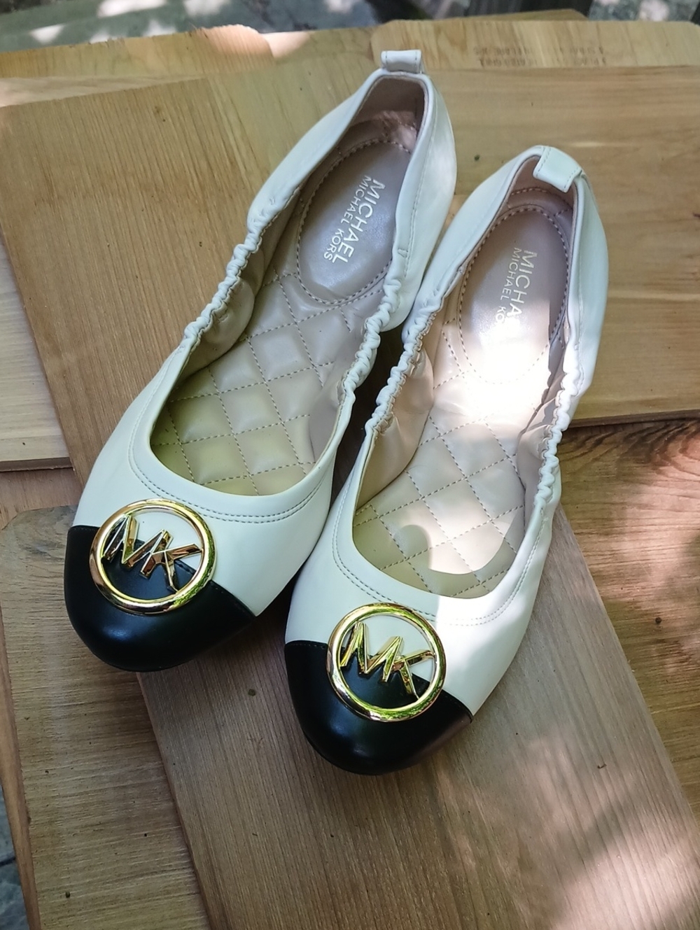 New,MICHAEL Michael Kors White and Black MK Logo Cap-Toe Ballet Flats,sz.7.5